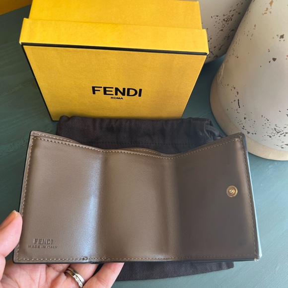 Authentic Fendi Micro Trifold Leather Wallet, full inclusion - Picture 9 of 16